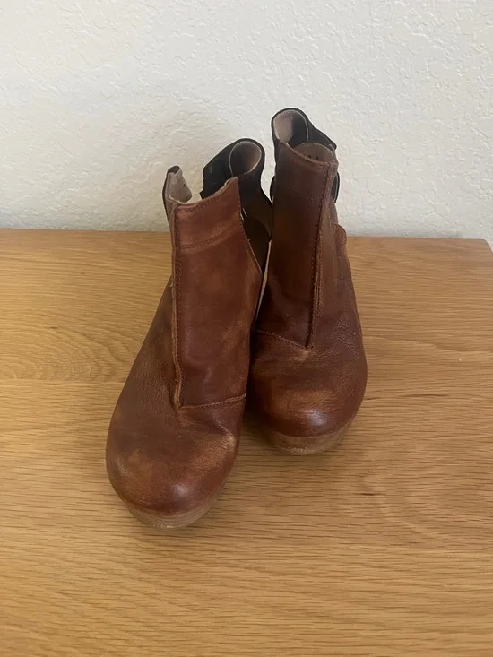 Free People Brown Leather Platform Clogs with Black Heel Strap - Picture 2 of 4